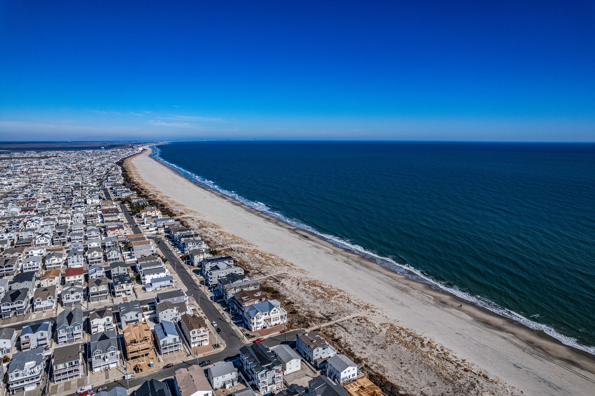 Aerial view of Sea Isle City, NJ homes along the beach and ocean